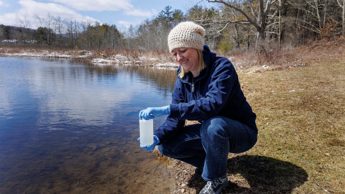 HartwickCollege's tweet photo. Teaching While Caretaking—‘Dr. Z’ guides students on the importance of sustainability and society. Read more in The Wick @ https://t.co/5jo9Y7WF6X https://t.co/tAh6BKW6Lo