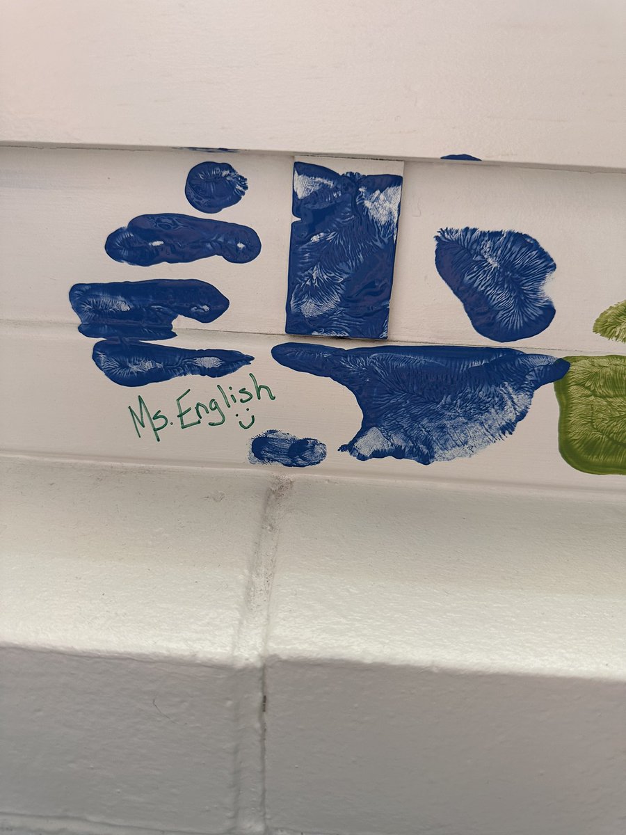 Mlle_Anglais's tweet image. When you’re on the road all the time for @CCRCE_NS sometimes you feel a bit lost in the shuffle. today at GR Saunders, Ms. Horton’s class, where I’ve been a few times, invited me to join in their tradition of putting handprints on the wall with the class. I cried.