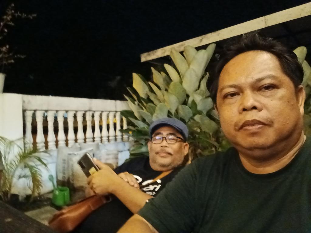 adhenan's tweet photo. Malam kamisan di banjarbaru bareng mas @jwaluyo  gawil @qqandi @dewaKEMENYAN @JambiNoor @Mairaji7 https://t.co/cwf8nrPGCF