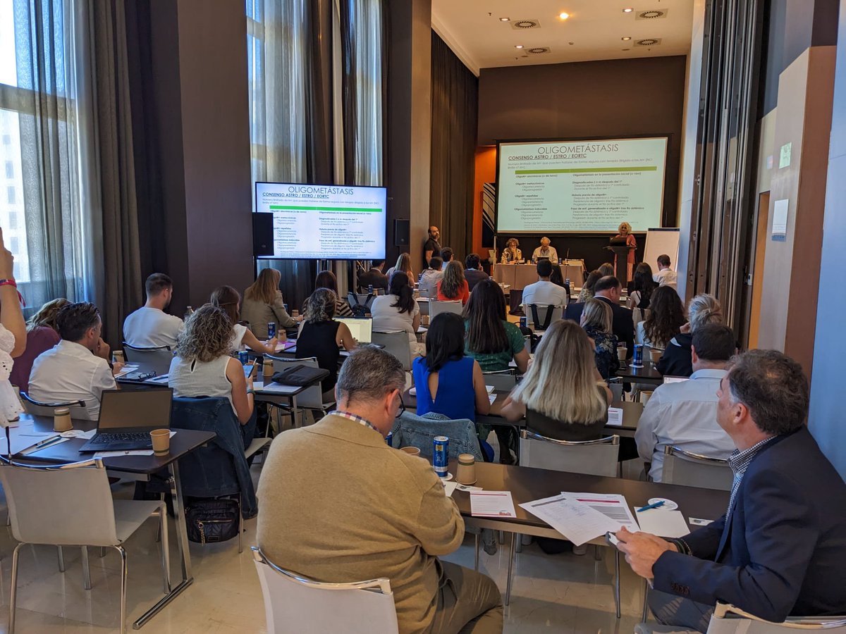 Sala llena para la visita de SOLTI a VALENCIA😊¡Arranca una tarde de medicina e investigación en #cancerdemama! 🧬 🔬

SCIENFITIC OUTREACH son reuniones de pequeño formato y ámbito local, con ponentes de la región. EMPEZAMOS!

<a href="/GavilKino/">Kino Gavilá</a> <a href="/BelletMeritxell/">Meritxell Bellet</a> #investigacion