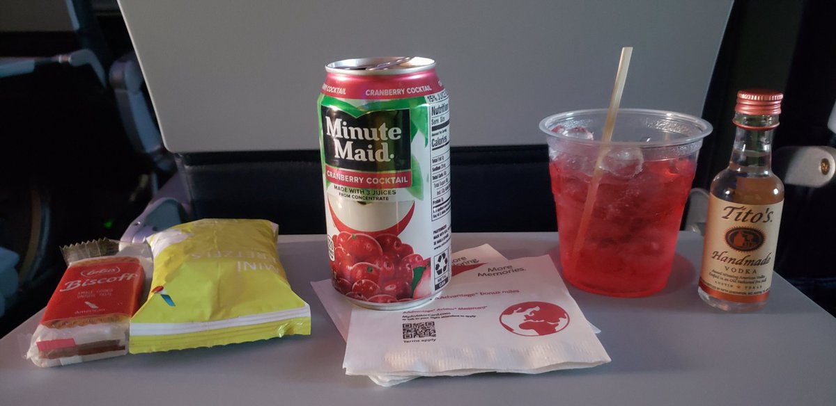 MrCMMobile's tweet photo. 3 hr flight on @AmericanAir the flight attendants came by once 3 hour flight on @Delta the flight attendants would at least came by twice. Guess that's part of the reason @Delta has started charging more for the same flight we're paying extra for snacks 😅 https://t.co/Uqw7HSd4t7