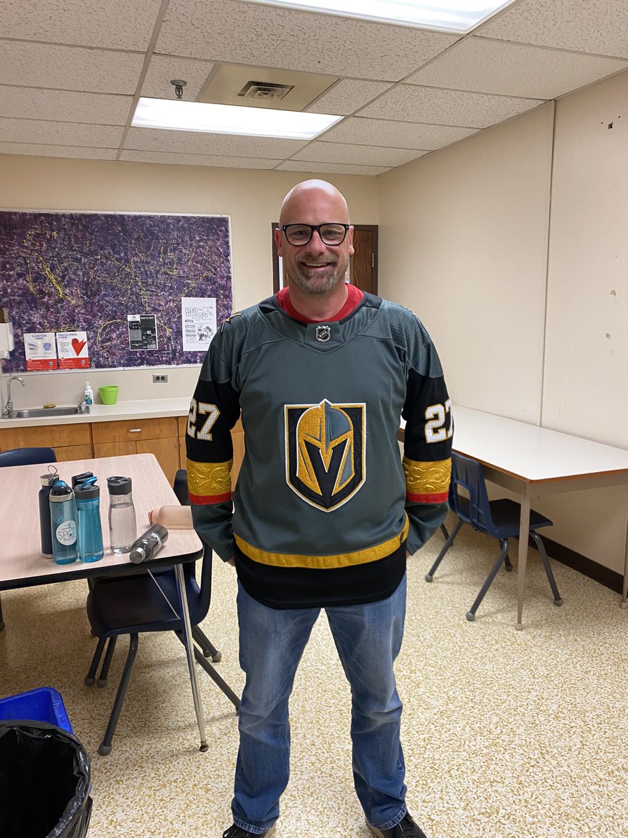 BrentCaterRadio's tweet photo. Vegas Golden Knights defenceman Nic Hague is now a NHL champion. His former school Westheights Public is celebrating the victory today. Rob Knorr, one of his former teachers could be seen wearing his Vegas jersey and says to Nic “Just enjoy it. You’ve earned it.” @CityNewsKIT https://t.co/QKtmfeQfht