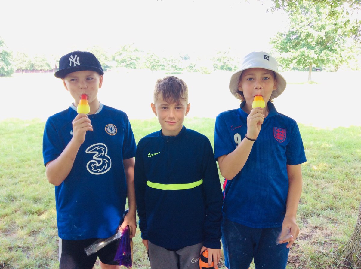 GreenfieldsPri1's tweet photo. Ice lollies after a long, hot day #AlmostHometime https://t.co/B4EK57xiEo