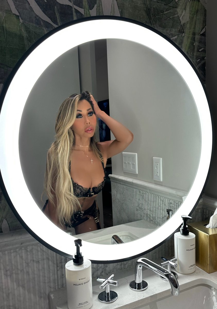 Fill in the blank:
'Mirror Mirror on the Wall... _______________'
Thank you Boston! I had a great time! 
See you soon Minneapolis! 6/14-6/17
LaylaVip@protonmail.com