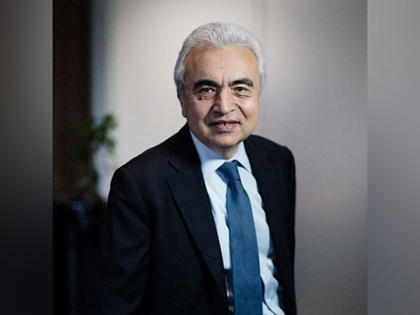 ani_digital's tweet photo. India to soon overtake China as largest oil demand driver: IEA chief
Read @ANI Story | https://t.co/SPWwHPEyd2
#India #China #IEA #IEAChief #Oil https://t.co/AMKqLBaUZ6