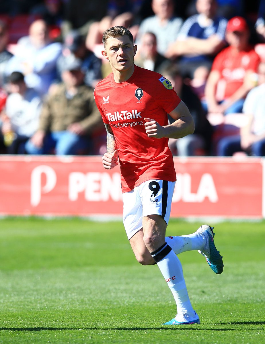 SkyBetLeagueTwo's tweet photo. 🔴 @SalfordCityFC
1⃣5⃣3⃣ - Callum Hendry
A son of former Blackburn Rovers defender, Colin, the 25-year-old striker has different ideas to his father when it comes to the 18-yard box - as he hit 12 goals in his first season with the Ammies.
#EFL | #SkyBetLeagueTwo | #EFLStats https://t.co/yuYTFU6Nzy