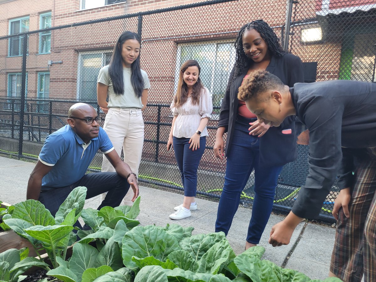 @ragamickie Our summer graduate research fellows also had the opportunity to visit the garden and learn more about the importance of #urbanagriculture and how garden produce is being incorporated into nutrition workshops on-site.