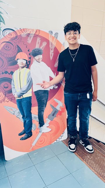CityLabRevere's tweet photo. Took a look into our crystal ball, foresaw our future selves, and made a mural about it๐ฎ๐ Shout out Sirena & Alanna for your work on this! Thank you Kyle for all your help ๐ @digitalreadyMA @RPS_Super #CityLab #cityasalab #futureselves #handsonlearning #partnership #digitalart https://t.co/iVLqGCKhoq