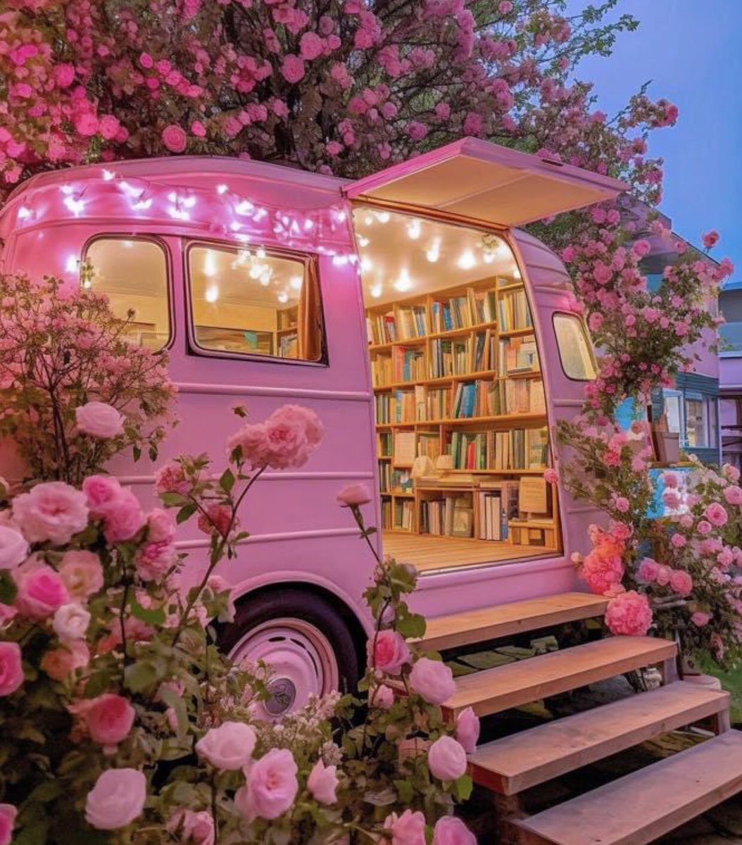 I’d love this in my back garden…a little library to chill out in! 💜🌸📖