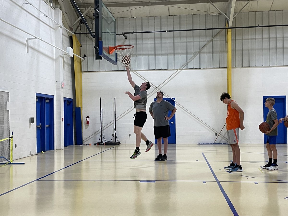 broncofan4life's tweet photo. If you have a son or know a kid playing basketball as a big, you need to follow:
@JRVanHoose
and make sure they participate in his next Big Man Camp!
@GavynXLCombs33 was there yesterday and really enjoyed JRβs teaching and fundamentals guidance. Highly recommended! https://t.co/Hegq3XyIZY