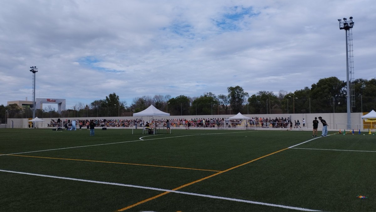 SCELaLira's tweet photo. Avui hem participat a la Festa de Graduació del #passaportedunauta 🧑‍🚀 amb dues proves de gimcana amb @cmcpsa_cangalta_cremat 
📍Camp de Futbol Municipal Baró de Viver #barodeviver 

Iniciativa de @educacio360 i impulsada per @FundacioBofill i @mesEduCoop @MesEducacioSA https://t.co/7fcOue93x2