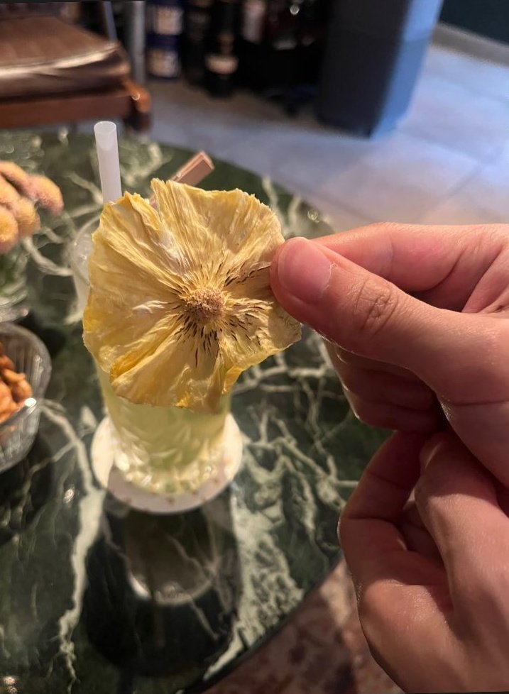 dabitna_'s tweet photo. 230614 M.O.N.T instagram update

"Is this flower 🌼
Or pineapple 🍍?"

#MONT #몬트 https://t.co/6J914N5eoG