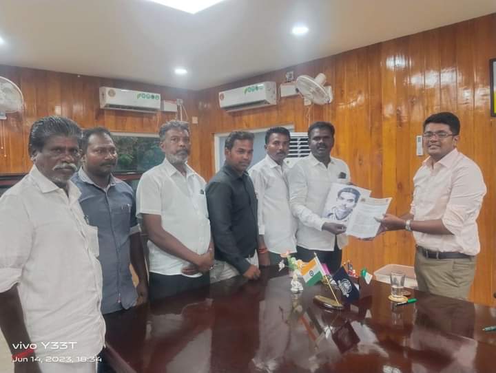 தியாகி இமானுவேல்சேகரன் அவர்களின் பிறந்தநாள் நூற்றாண்டு விழாவை தமிழக அரசு சிறப்பாக நடத்திட வேண்டும். தேவேந்திரர் இளைஞர் பேரவை தலைவர் அழகர்சாமி பாண்டியன் கோரிக்கை.
#இமானுவேல்சேகரன் <a href="/aspandian01/">அழகர்சாமிபாண்டியன்</a> <a href="/DKV_IT_WING_Ofl/">DKVITWING</a> <a href="/mkstalin/">M.K.Stalin - தமிழ்நாட்டை தலைகுனிய விடமாட்டேன்</a> <a href="/Udhaystalin/">Udhay - தமிழ்நாட்டை தலைகுனிய விடமாட்டேன்</a> <a href="/KanimozhiDMK/">Kanimozhi (கனிமொழி)</a> @TamilarasiRavi3