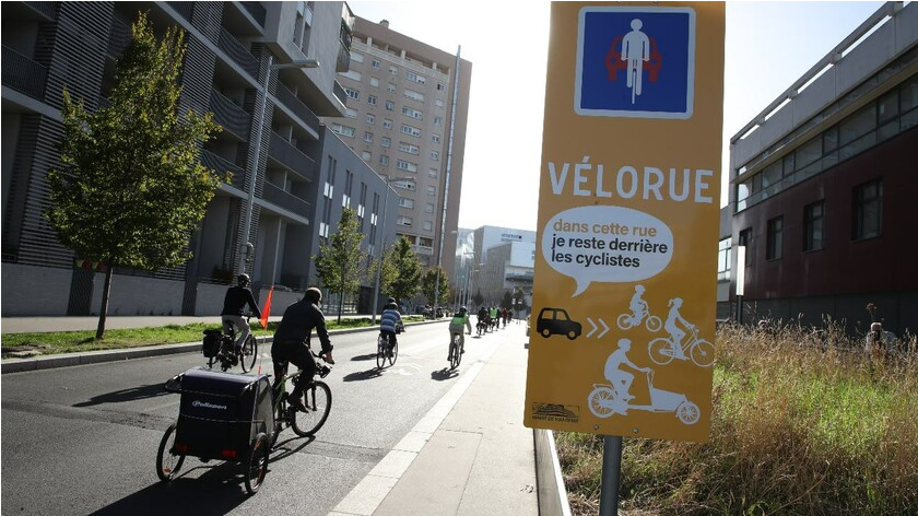 VilleNanterre's tweet photo. #Vélo
Contribuez à la #réflexion de la ville sur les #aménagements cyclables à venir et leur #priorisation en répondant à une #enquête en ligne, avant le 28/06 ! #Nanterre 🚴
➡️https://t.co/saDedSSW6M https://t.co/wxQXY7HYTS