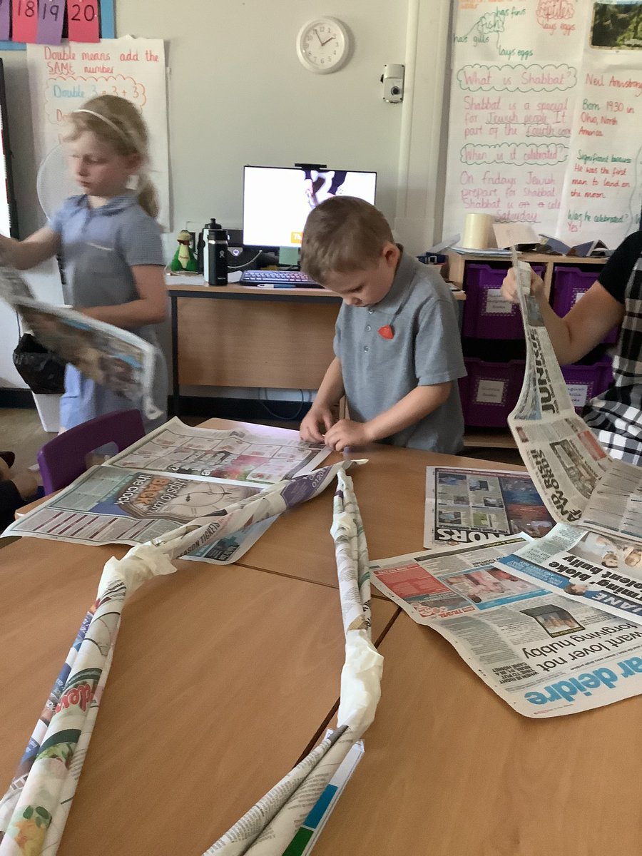 VanGogh_BPS's tweet photo. We have been working really hard learning about 3D sculptures. Today we worked together as a class to make our own 3D spider. Doesn’t it look amazing! 😍🤩 @BlackrodPSch https://t.co/YYVn5GR5Hn