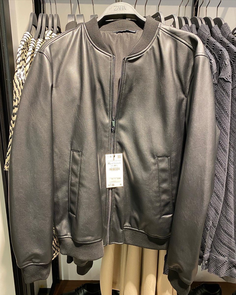 johnmp's tweet photo. アークテリクスとザラとＧＡＰとマムート行けました。
どれも◎
ザラはそれほど高くなくて買いたい革ジャン、アークテリクスは高い（１０万以上）ですがかっこいい！

#アークテリクス
#arcteryx
#ザラ
#ZARA
#ギャップ
#ＧＡＰ
#マムート
#mammut https://t.co/7BRq2q5mt2