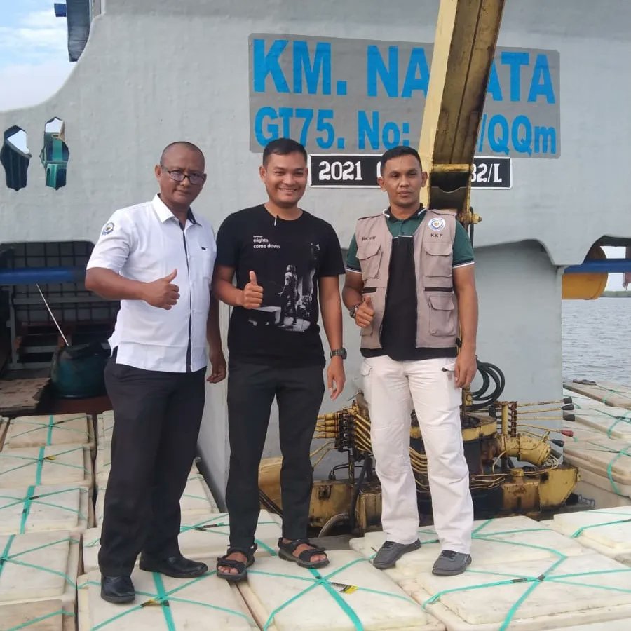 BKIPM_Langsa's tweet photo. #onehealthkipm giat pemeriksaan dan pengawasan ekspor pengiriman produk perikanan tujuan malaysia 
#KKPThrive 
#MenteriTrenggono 
#MenteriKKP 
#EkonomiBiru 
#BKIPM https://t.co/TnoCiJ2xCV