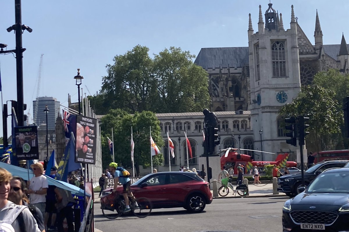 Kicked out of Westminster tube station — police everywhere, air ambulance in parliament square 🤷🏼‍♀️