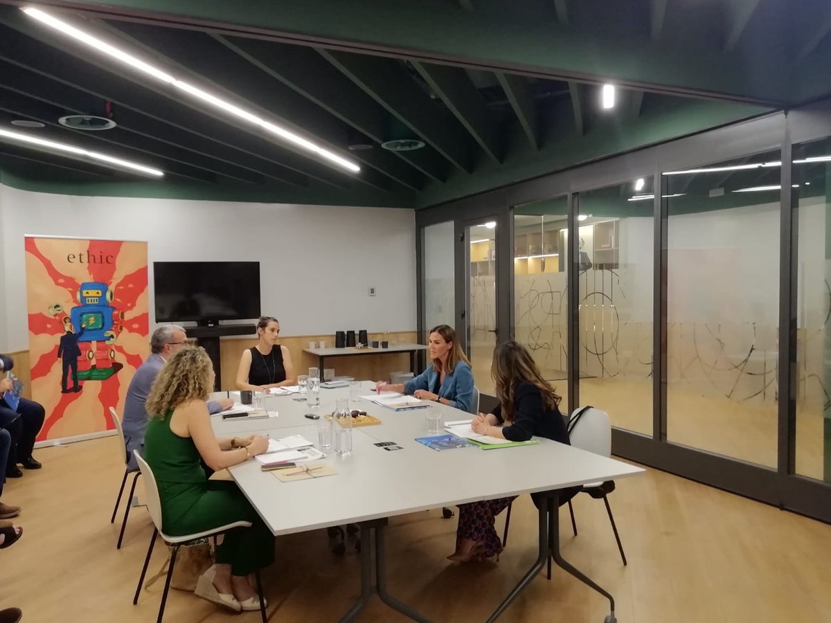 🎙️María José Murciano Sánchez (<a href="/mj_murciano/">María José Murciano Sánchez</a>), gerente de <a href="/redespanola/">REDR</a>: «Lo urbano y lo #rural trabajamos de espalda y estamos condenados a conectarnos». EventosEthic #FarmaciaRural