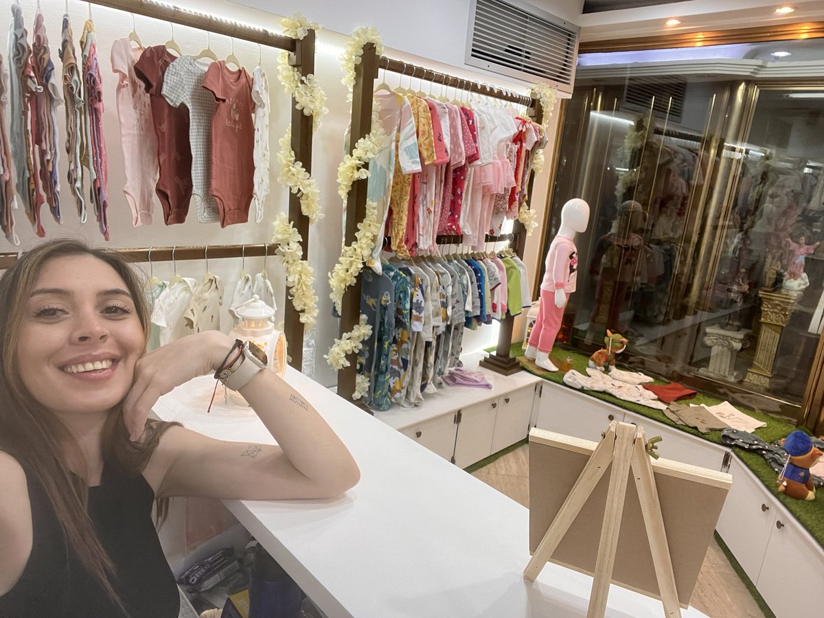 naniartt's tweet photo. Hola, les cuento que hace poco abrí mi primera tienda de ropa para bebés🧸estoy dentro del CCCT 

Por cierto, las personas que vengan a comprar ropita tendrán cafecito gratis❤️❤️ https://t.co/lN4iPTFN7x