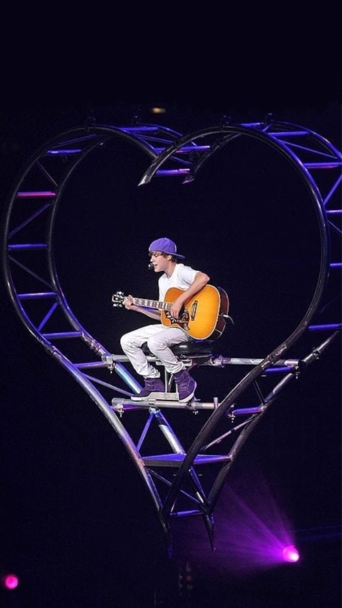 purposezs's tweet photo. todo mundo sabe que quem criou o roxo foi o justin bieber ne https://t.co/8nUOj6Ujvd