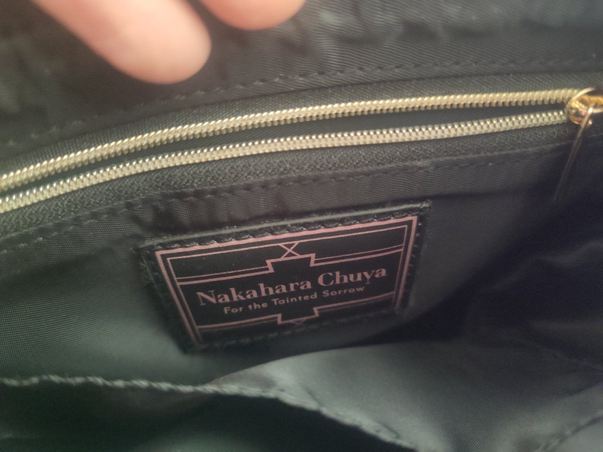 kisajones's tweet photo. WTS limited bag Bungou Stray Dogs - Nakahara Chuuya x Super Groupies
150 euros, can ship WW.
Size:~ 21.5cm x 22cm x 14cm
#supergroupies #nakaharachuuya #bsd #bsdmerch https://t.co/alVtSBfYmg