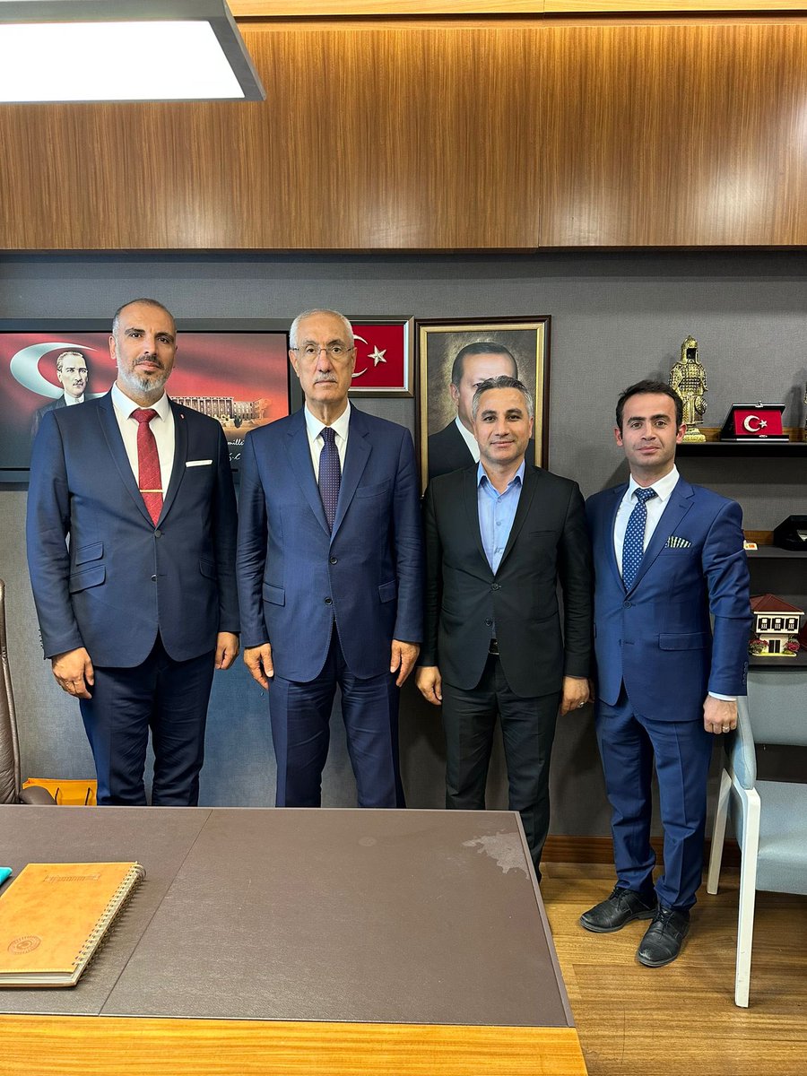 FeyziBerdibek1's tweet photo. 📍TBMM

Hayırlı olsun ziyaretinde bulunan Bingöl Milletvekili Aday Adaylarımızdan Sn. @vahdettinagin’a nazik ziyaretleri ve tebrikleri için teşekkür ediyorum.
Sağ olsunlar… https://t.co/d8zA1abXtZ