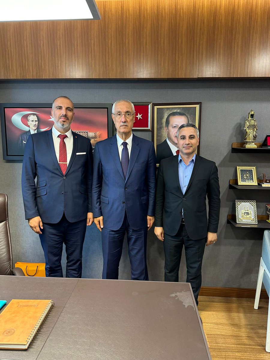 FeyziBerdibek1's tweet photo. 📍TBMM

Hayırlı olsun ziyaretinde bulunan Bingöl Milletvekili Aday Adaylarımızdan Sn. @vahdettinagin’a nazik ziyaretleri ve tebrikleri için teşekkür ediyorum.
Sağ olsunlar… https://t.co/d8zA1abXtZ