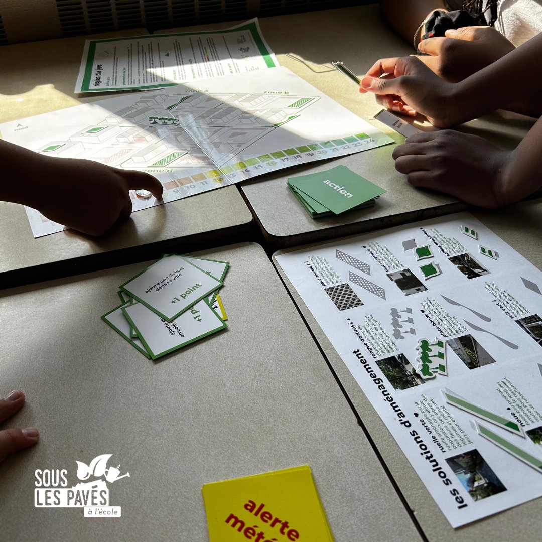 🎉C'est le lancement de l’atelier Ma ville verte, un jeu éducatif qui vise à sensibiliser les élèves du primaire aux bienfaits de la déminéralisation des sols !
🏫 Vous êtes enseignant·e? Réservez gratuitement le kit d'animation pour l’atelier !
👉souslespaves.ecologieurbaine.net/sous-paves-lec…