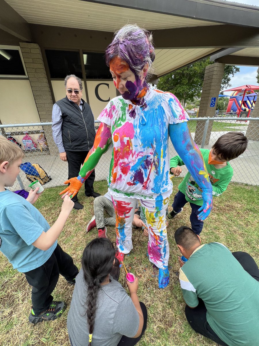 maple_np's tweet photo. First Grade earned the opportunity to paint Mrs. Otis!! 🎨👨‍🎨🧑‍🎨 #CVUSDforward #maplemustangs🍁🐎 https://t.co/m0LH4uCbpo