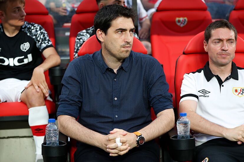 kaiseruda's tweet image. Acabo de ver a Andoni Iraola entrar al club 112 del Ejido y no es ninguna broma 🚨

Al parecer habría llegado hoy a la ciudad de Almería y habría quedado con Dyego Sousa para hablar sobre su rol en el equipo de manera "más tranquila" 🚨

Pinta bien su llegada 👯‍♀️