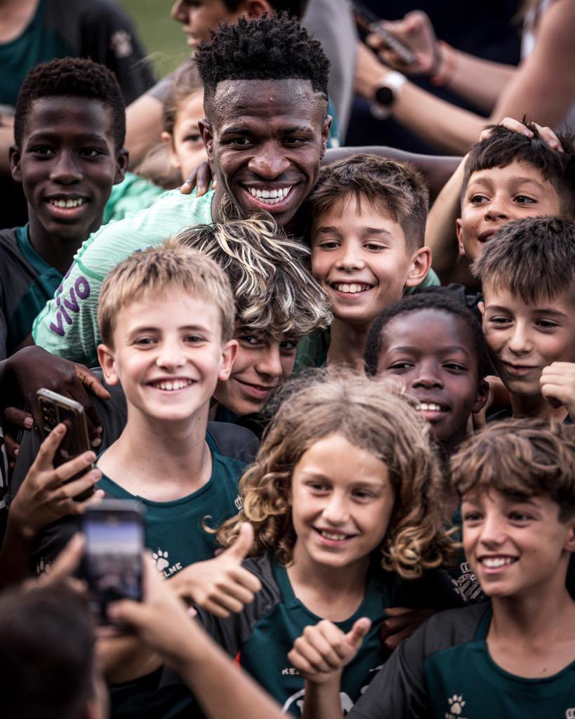 vinijr's tweet photo. O futuro. ✌🏾 https://t.co/DSkXW0Fh57