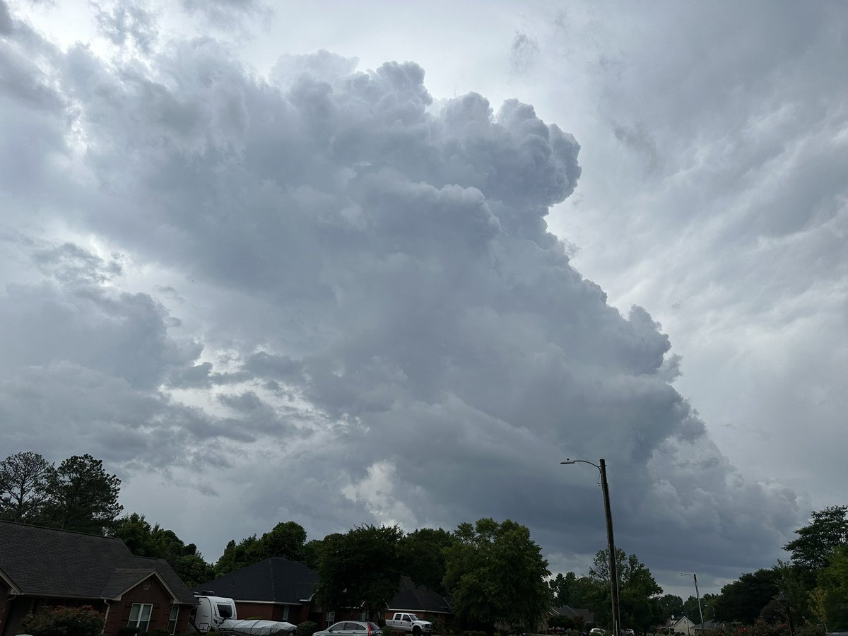 bkbelden's tweet photo. @wsfa12weather @TylerWSFA12 rolling through prattville currently 3:05pm https://t.co/32Sk6p5CPP