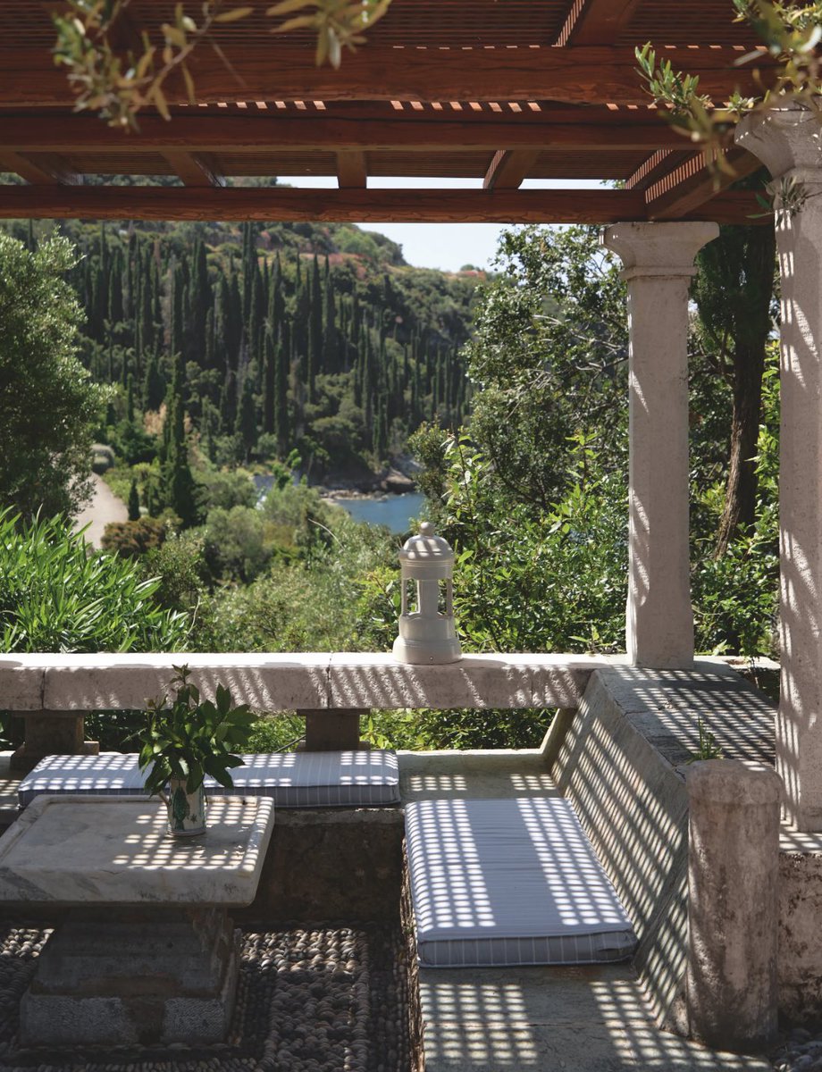 An enchanting Grecian home cococozy.com/take-a-look-in… #greece #interiordesign