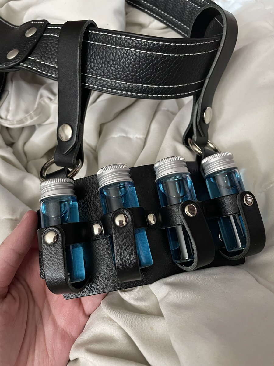 lil holster thang came in for wolfwoods vials lets gooooooo