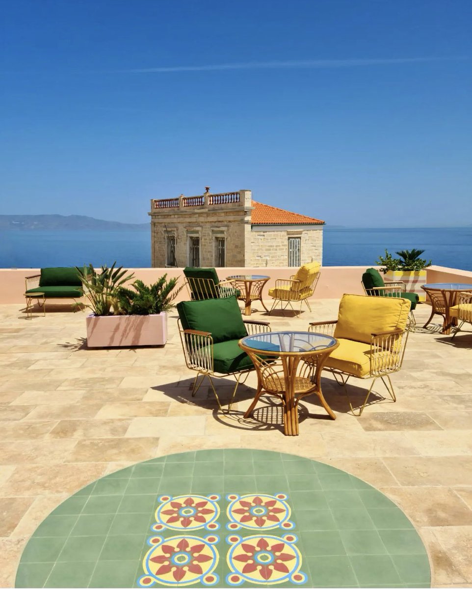 chirpyest's tweet image. Vibrant hotel in Greece. blog.chirpyest.com/hotel-aristide…