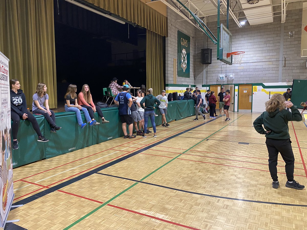 Today @GlencoeDHS celebrated Farmer Appreciation Day. Construction SHSM students built 4 sets of Cornhole boards to host their 1st Annual @SHSM_TVDSB Recruitment Day. It was a fun afternoon for all the students involved!