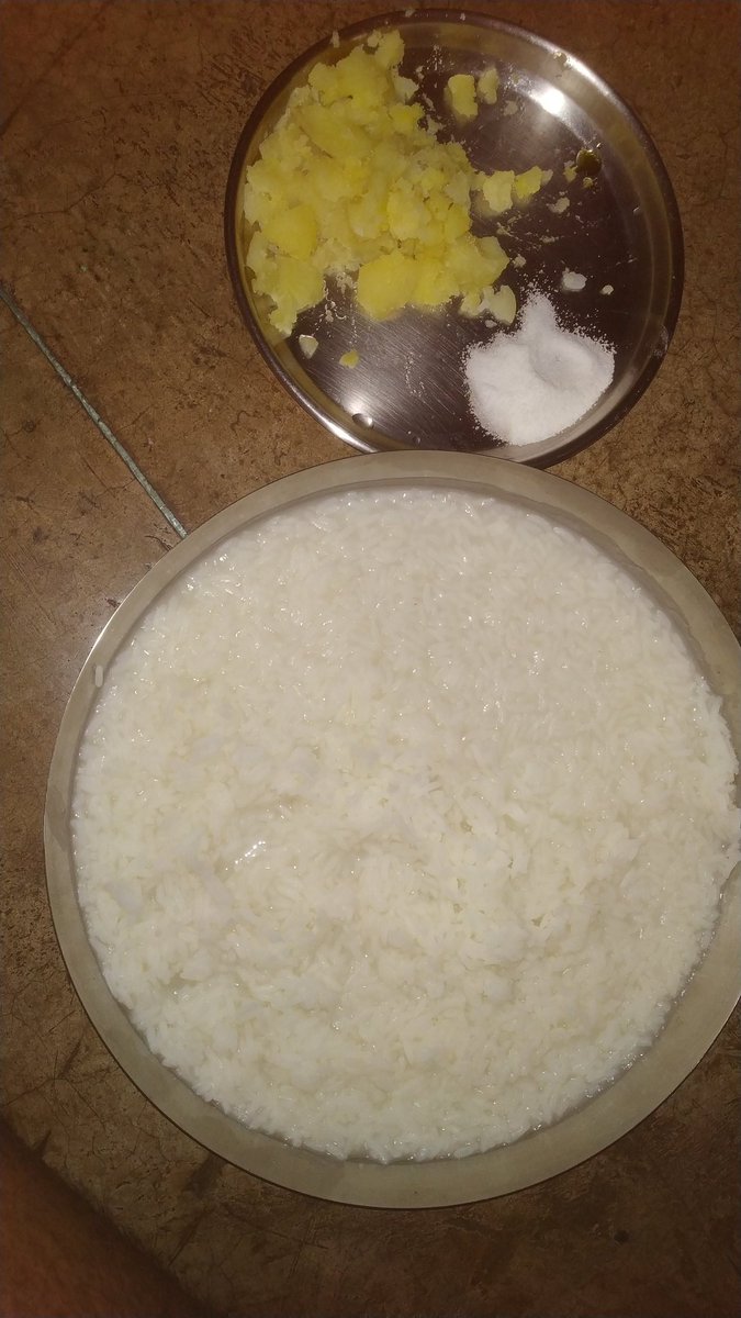 JaideepKumarDas's tweet photo. Thanks @Swiggy @SwiggyCares  apke wajah se 1 baje raat ko maad bhaat bana ke kha rahe hai... Apke delivery boy ka v thanks jo bina food delivery ke mujhse pin maang raha tha... Mujhe to lagta mera pizza wahi kha gaya ho hoga..bas pin ka wait kr Raha tha @LaPinozPizzaInd https://t.co/qxtIqvk1TU