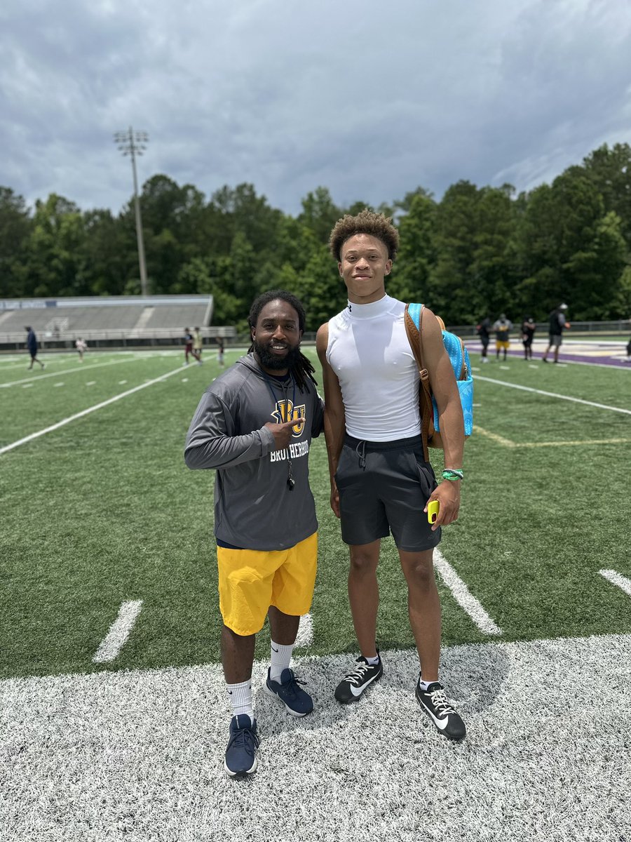 JamarianPullum's tweet photo. After a great camp @ReinhardtFB. I’m blessed to receive my 1st offer.@Coach_JMiller @grindmodepeeps @jonathan_cudd https://t.co/oO7JChnXsc