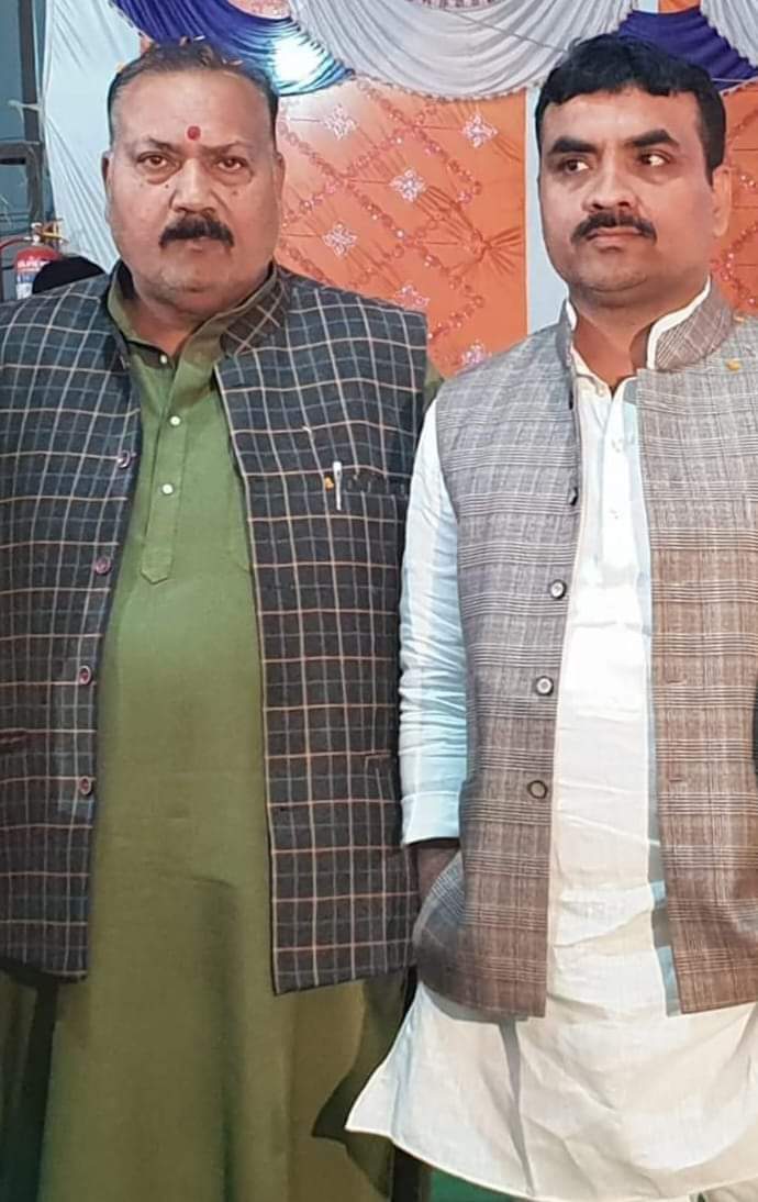 ArvindShukla09's tweet photo. पूज्य स्व पिता जी के श्री चरणों मे शत शत नमन 🙏
@yadavakhilesh
@dimpleyadav
@shivpalsinghyad
@samajwadiparty https://t.co/slhFA4jwoX