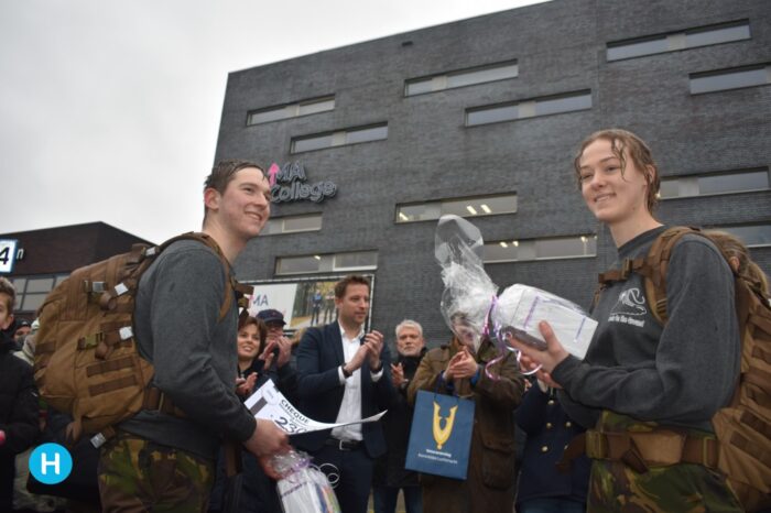 DitisHelmond's tweet photo. Vandaag maakte het Nationaal Comité Veteranendag bekend dat de Witte Anjer Prijs 2023 is gegaan naar Sterre van den Boogaard en Ruben Lindenhovius.

Meer informatie: https://t.co/qEcoxfcx04 

#Helmond #witteanjer #DenHaag #Veteranendag https://t.co/eyMdZIbc9C
