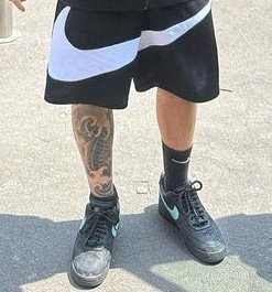 Ginevra94102571's tweet photo. No raga ma io me ne sto accorgendo ora, ma qualcuno gli alzi quei cazzo di calzini vi prego, ma poi perché sempre lo stesso lato muoio https://t.co/8ayZzrM4Bi