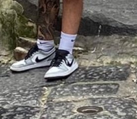 Ginevra94102571's tweet photo. No raga ma io me ne sto accorgendo ora, ma qualcuno gli alzi quei cazzo di calzini vi prego, ma poi perché sempre lo stesso lato muoio https://t.co/8ayZzrM4Bi