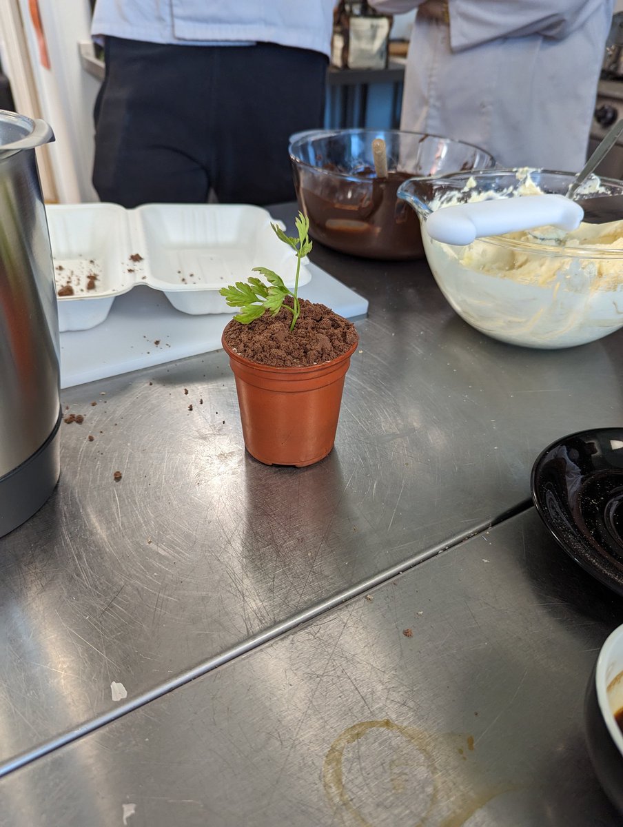 Today the students had the chance to run through the menu for next week's Employer Engagement Event. They started the day picking their own ingredients, right through to serving the finished dish. 
We also hope you like our Growing Relationships inspired dessert. @cheftogo