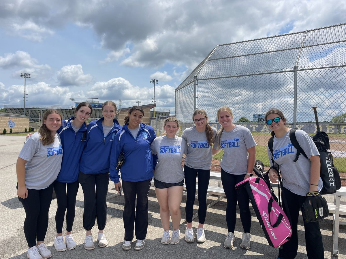 BerlinBearsSB's tweet photo. Our summer youth camp would not happen without our current high school athletes, coaches, and alumni! Thank you for helping spread your knowledge and love for the game! #BearFam https://t.co/4NADzrJ0Qb