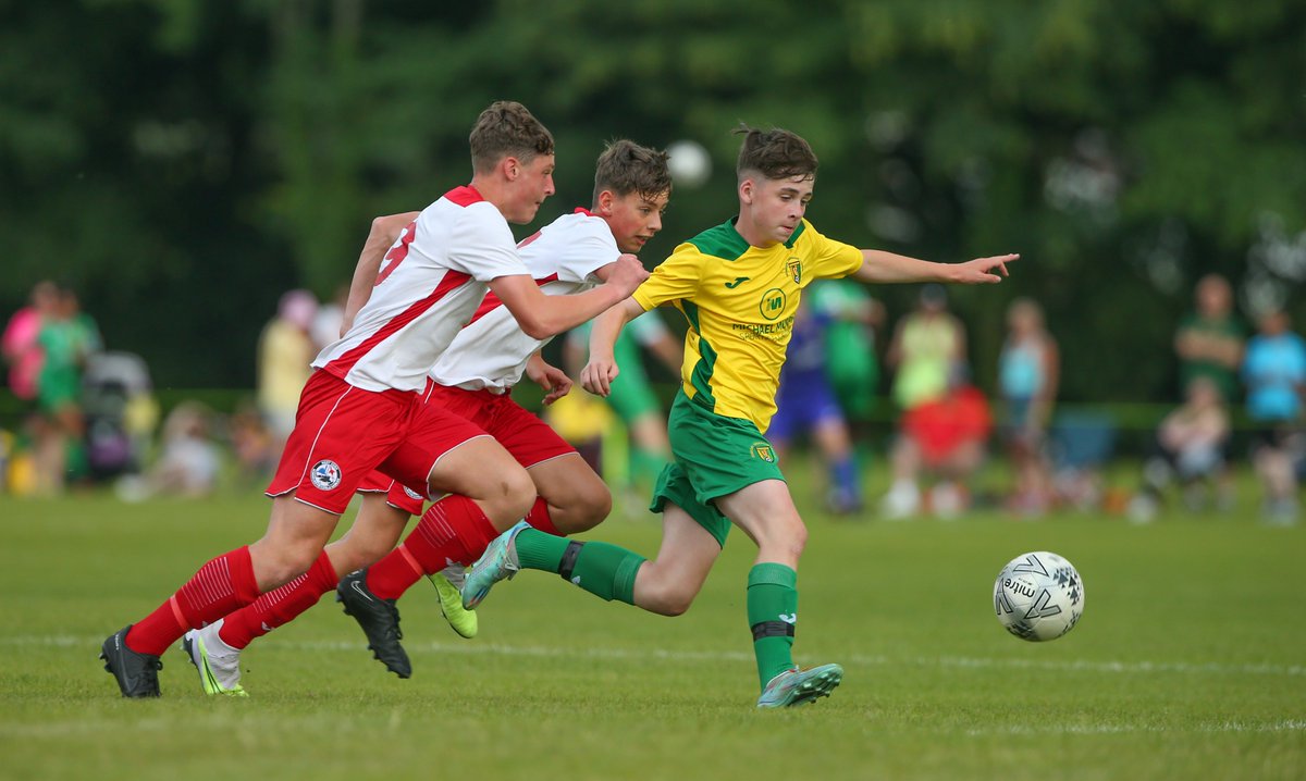 The <a href="/theWCSL/">WestCorkSchoolboysSchoolgirlsLeagues</a> defenders were synchronised this evening. Good luck in the Semi Finals - #kennedycup see more images on anoisphotography.photoshelter.com/gallery/2023-0…