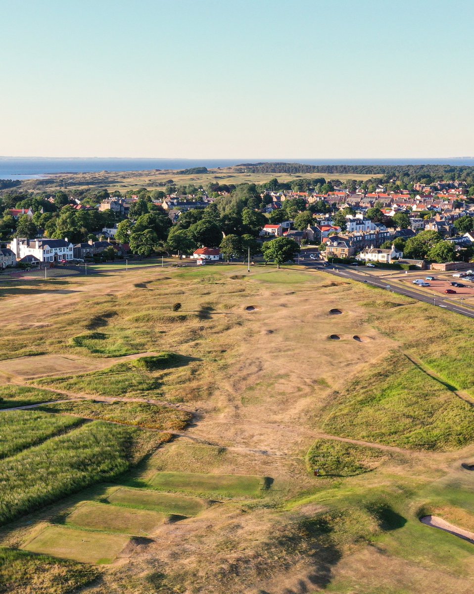 ukgolfguy's tweet image. The 18th at Gullane 1 was looking pretty tasty tonight…