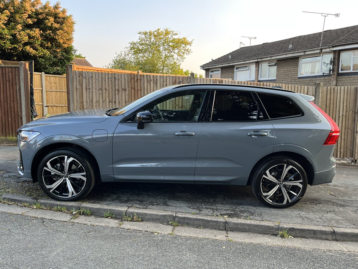 jksphoto1's tweet photo. Should have got a #thundergrey car 😩😩 Looks so good. https://t.co/a8MQ3YhVkk