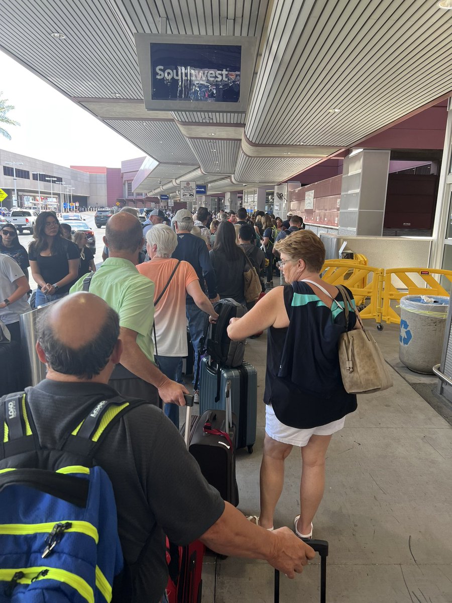 Anyone that is flying Southwest today from #shrm23 should head to the airport. There are thousands of people in line outside waiting to check bags. Some have been in line 3 hrs.