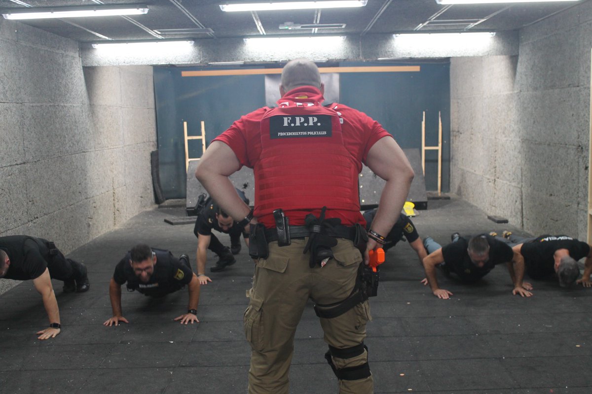 supcat1's tweet photo. 👍 Grandísimo curso de Tiro a cargo de @fppantebellum
Ante la ausencia de formación por parte de @policia,  @supcat1  organiza con #descuento exclusivo para #afiliados 💪🏻 los mejores cursos.
🤝Afíliate⤵️
https://t.co/tDHAEUEpHD
#SupLíderEnFormación https://t.co/tFFqPBWmQy